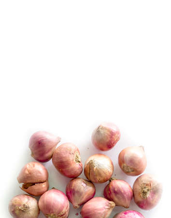 small red onions isolated on white backgroundの写真素材