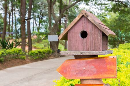 Wooden blank plate with arrow pointing leftの写真素材