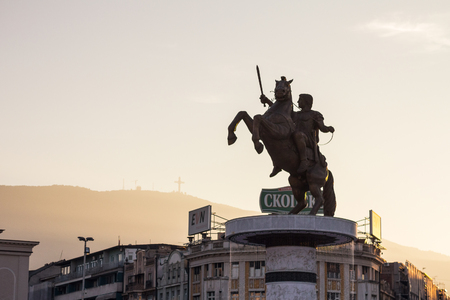 SKOPJE, MACEDONIA - OCTOBER 25, 2015: Close up on Alexander the Great statue is Skopje's main square. Inaugurated in 2012, it est devenu one of the landmarks of the cityのeditorial素材