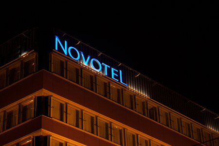 BUDAPEST, HUNGARY - APRIL 7, 2018: Novotel logo on their main hotel for Hungary during the evening. Novotel is a hotel chain of the Accorhotel group

Picture of a Novotel sign on their main hotel in Budapest, Hungary. Novotel is an upscale hotel brand witのeditorial素材