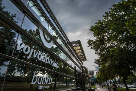 BELGRADE, SERBIA - JULY 19, 2018: Vojvodjanska Banka new logo on their main office. Vojvodanska logo, recently bought by the Hungarian OPT, is one of Serbia's main banks

Picture of a Vojvodjanska banka sign on their office in Belgrade, Serbia. Vojvodanskのeditorial素材