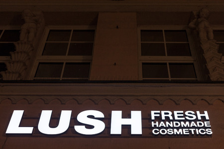 MUNICH, GERMANY - DECEMBER 17, 2017: Lush Cosmetics logo on their main store in Munich, Germany. Lush is a brand of beauty products retailers specialized in enviromnment friendly cosmetics

Picture of the Lush sign on their shop in Munich, Germany. Lush iのeditorial素材
