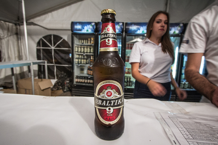 BELGRADE, SERBIA - AUGUST 19, 2018:  Baltika 9 logo on on a beer bottle. Baltika 9 is a strong lager, export style, brewed in Russia, and one of the symbols of Russian beers

Picture of a bottle and glass of Baltika 9 with the brand logo on them taken on のeditorial素材