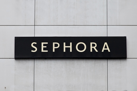 BELGRADE, SERBIA - OCTOBER 2, 2018: Sephora logo on their main store for Serbia. Sephora is a French brand of cosmetics and beauty products, part of LVMH Group

Picture of a sign with the Sephora logo taken on their main retailer for Belgrade, Serbia. Sepのeditorial素材