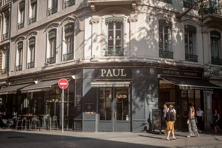 LYON, FRANCE - JULY 17, 2019: Paul logo in front of their local bakery in downtown Lyon. Paul Boulangeries is a French chain of bakeries and coffees spread worldwide

Picture of a sign with the logo of Paul on their local bakery in downtown Lyon, France. のeditorial素材