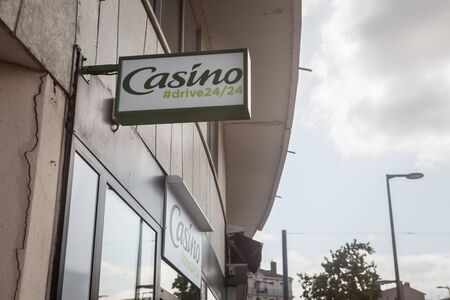 LYON, FRANCE - JULY 15, 2019: Casino Drive logo in front of their local supermarket in Lyon. Casino Supermarche is a French retailer of supermarkets and convenience stores spread in Europe

Picture of a sign with the logo of Casino on their local supermarのeditorial素材