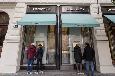 PRAGUE, CZECHIA - NOVEMBER 1, 2019: Tiffany & Co logo in front of their main store for Prague. Tiffany & Co is an American luxury jewelry chain of stores and designers spread worldwide.

Picture of a sign with the logo of Tiffany & Co taken on their boutiのeditorial素材