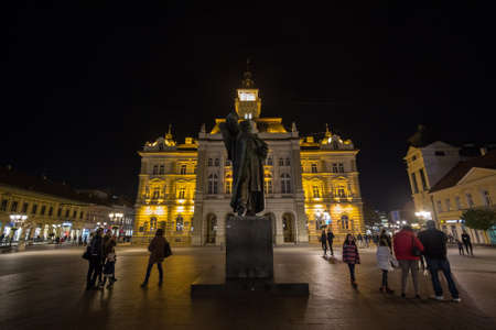 NOVI SAD, SERBIA - NOVEMBER 26, 2016: Svetozar Miletic statue on Trg Slobode Square with the city hall, or Gradska Kuca, in background in novi sad, second biggest city of Serbia.

Picture of the monument to Svetozar Miletic on the central square of novi sのeditorial素材