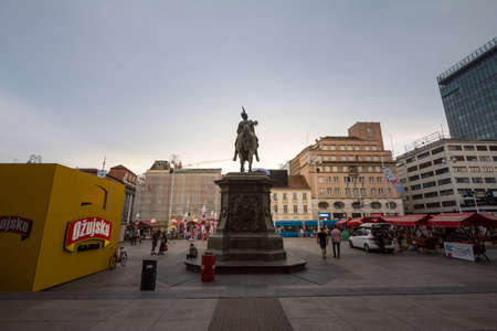 ZAGREB, CROATIA - JUNE 19, 2021: Statue of ban Jelacic seen from behind on Trg Bana Jelacica at dusk. Ban Jelacic square is the main square of downtown Zagreb and a major landmark.のeditorial素材