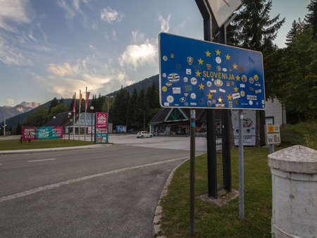 PODKOREN, SLOVENIA - SEPTEMBER 13, 2021: Standard EU border roadsign indicating the entrance to Slovenia, at the slovenian border with Austria, in the Schengen area.のeditorial素材