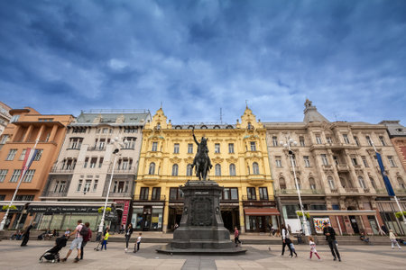 ZAGREB, CROATIA - SEPTEMBER 19, 2021: Statue of ban Jelacic seen from below on Trg Bana Jelacica. Ban Jelacic square is the main square of downtown Zagreb and a major landmark.のeditorial素材