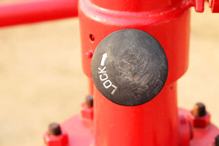 button lock 