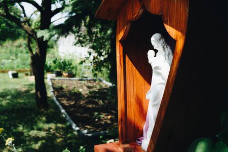 Sculpture of virgin Mary in natureの写真素材