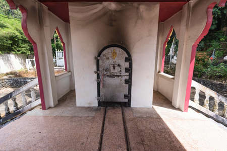 Tiger Cave Temple Wat Tham Seua Krabi Thailand Asiaのeditorial素材