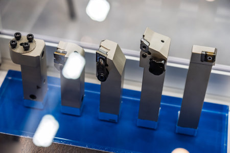 Coated carbide cutting tools with mechanical fastening. Equipment for the lathe on metal....