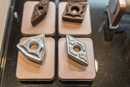 Coated carbide cutting tools with mechanical fastening. Equipment for the lathe on metal....
