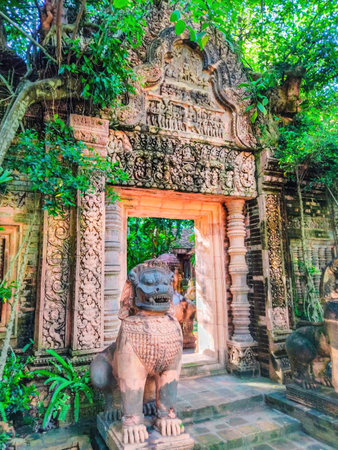 Ancient stone lion statue at Banteay Srei temple, Thailand.の写真素材