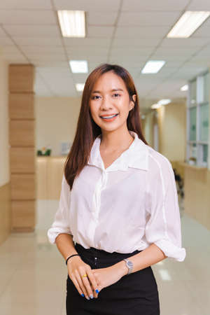 portrait of an Asian woman smiling. Verticalの写真素材