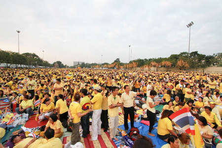 BANGKOK ,THAILAND - DECEMBER 5: Unidentified Hundreds of thousands of people thronged the Royal Plaza to help celebrate HM's 85th birthday; the King is the world's longest-reigning monarch. His Majesty ended his birthday speech delivered to all well-wisheのeditorial素材