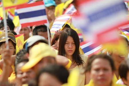 BANGKOK ,THAILAND - DECEMBER 5: Unidentified Hundreds of thousands of people thronged the Royal Plaza to help celebrate HM's 85th birthday; the King is the world's longest-reigning monarch. His Majesty ended his birthday speech delivered to all well-wisheのeditorial素材