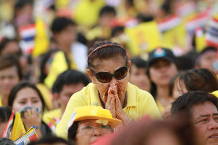BANGKOK ,THAILAND - DECEMBER 5: Unidentified Hundreds of thousands of people thronged the Royal Plaza to help celebrate HM's 85th birthday; the King is the world's longest-reigning monarch. His Majesty ended his birthday speech delivered to all well-wisheのeditorial素材
