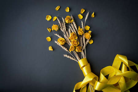 Autumn bouquet of ears of wheat and dried flowersの写真素材