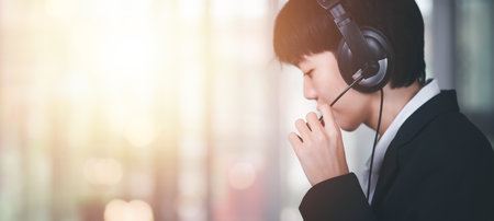 concept online support and customer service ,Hotline contact and advice ,Customer service reception initial troubleshooting ,Communicating and responding customers ,operators product assistanceの写真素材