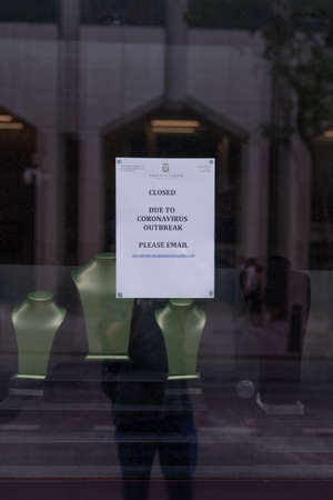 Sign notifying of jewellery store closure due to Coronavirus COVID-19 lockdown in Hatton Garden, London, England 1のeditorial素材