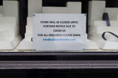Sign notifying of jewellery store closure due to Coronavirus COVID-19 lockdown in Hatton Garden, London, England 1のeditorial素材