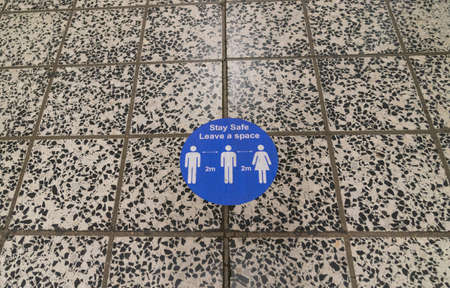 Couple walking along the Embankment in London, England wearing maks in the Coronavirus COVID-19 pandemic lockdowncrossing the road - 1のeditorial素材