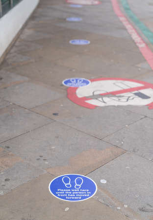LONDON, ENGLAND - JUNE 8, 2020:  Young woman on a London Underground Tube Platform wearing a face mask during the COVID-19 Coronavirus pandemic 2のeditorial素材