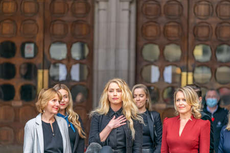LONDON, ENGLAND - JULY 28, 2020: Amber Heard making a press statement outside the Royal Court of Justice in the Johnny Depp defamation libel Trial against The Sun Newspaper - 631のeditorial素材