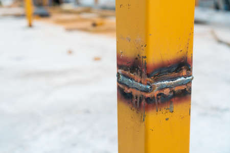 Weld the steel poles in construction work.の写真素材