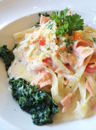 Salmon spinach fettuccineの素材