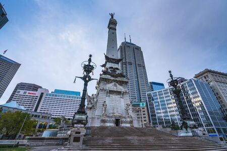 indiannapolis,indiana,usa. -Soldiers and Sailors Monument in traffic circle at twilight.のeditorial素材