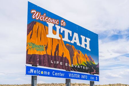 utah,usa. 06-01-17 : utah sign near by the road on sunny day.のeditorial素材