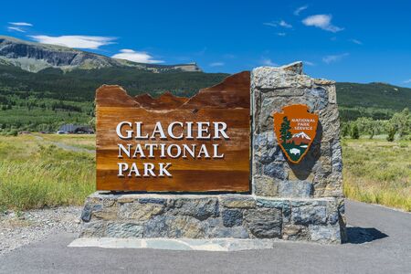 glacier national park,montana,usa. 7-22-17: glacier national park sign in the entrance.のeditorial素材
