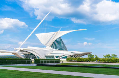 milwaukee art museum,milwaukee,wi,usa, 8-9-17: milwaukee art museum with blue sky background.