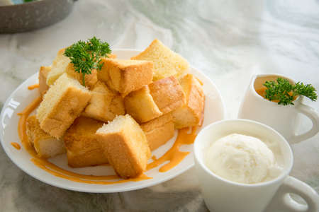 Dessert afternoon tea is a Thai tea sauce with small toast  and ice creamの写真素材