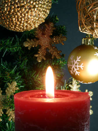 Christmas decoration with a red candle and 3 ballsの写真素材