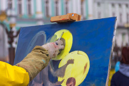 St. Petersburg, Russia - Sptember, 05,2021: The hand of a street artist painting a picture.のeditorial素材