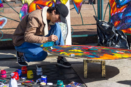 St. Petersburg, Russia - September, 05,2021: Street artists on Dvovtsovaya square in St. Petersburg.のeditorial素材