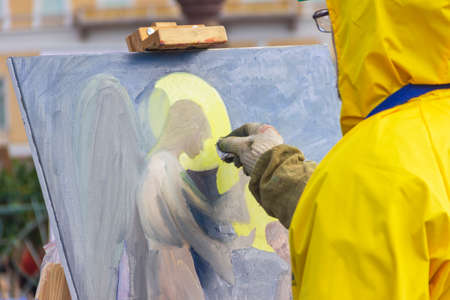 St. Petersburg, Russia - September, 05,2021: Street artists on Dvovtsovaya square in St. Petersburg.のeditorial素材