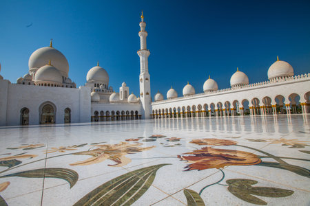 Views from around the Sheikh Zayed Grand Mosque in Abu Dhabiのeditorial素材