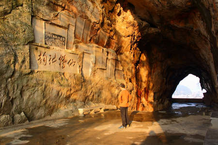 Caveのeditorial素材