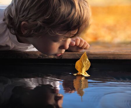 leaf ship in children handの写真素材