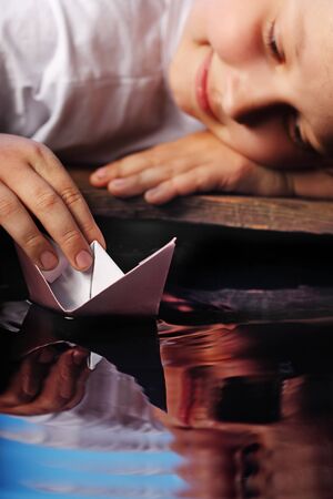 paper ship in children handの写真素材