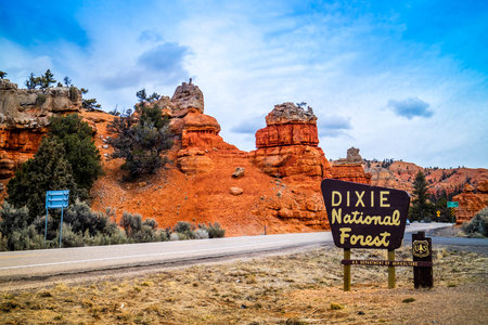Kodachrome Basin State Park, UT, USA - March 25, 2018: A welcoming signboard at the entry point of the preserve forestのeditorial素材