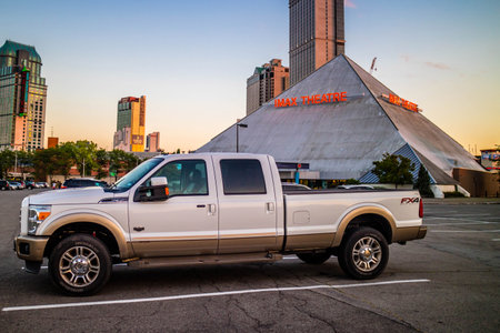 Niagara Falls, ON, Canada - July 18, 2018: The F350 Ford parked along the cityのeditorial素材