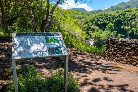 Maui, HI, USA - August 27, 2019: The Makahiku Falls signage postのeditorial素材